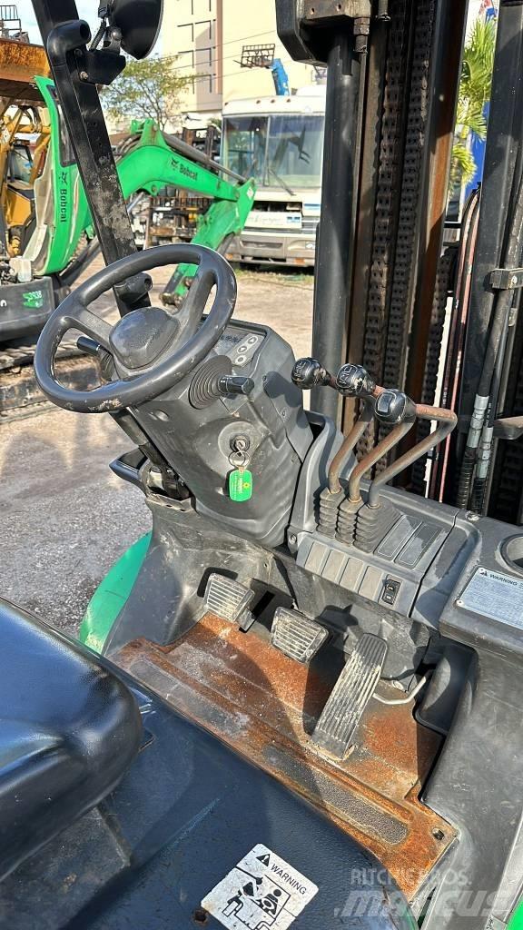 Mitsubishi FG30N Muut haarukkatrukit