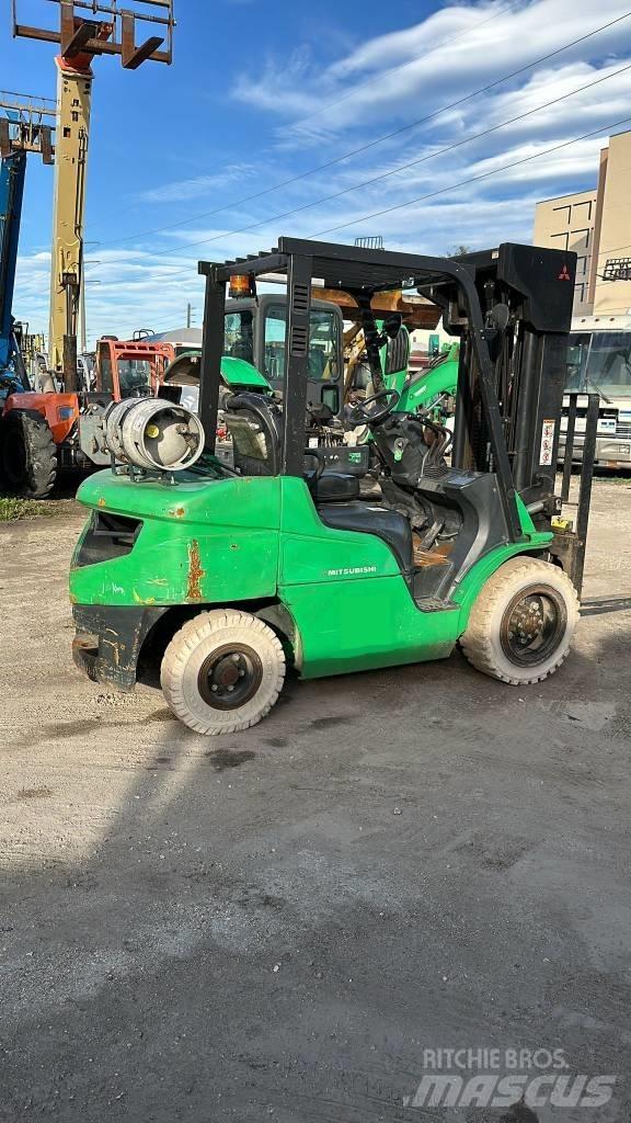 Mitsubishi FG30N Muut haarukkatrukit