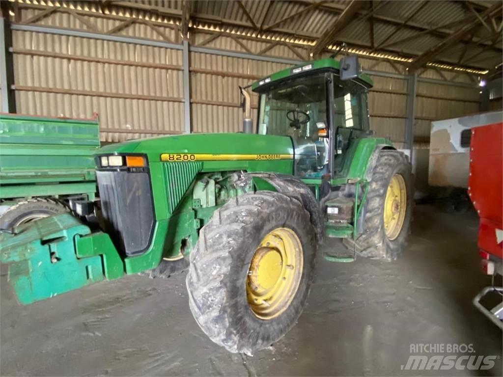 John Deere 8200 Traktorit