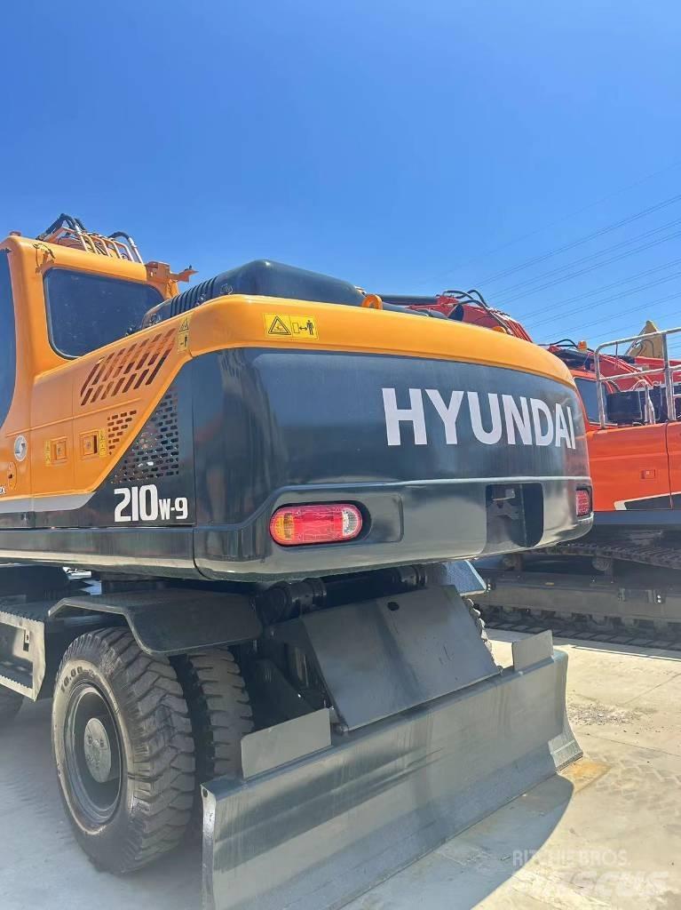 Hyundai R210W-9 Pyöräkaivukoneet