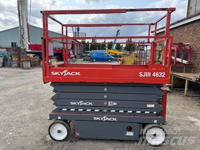 SkyJack SJ 4632 Saksilavat