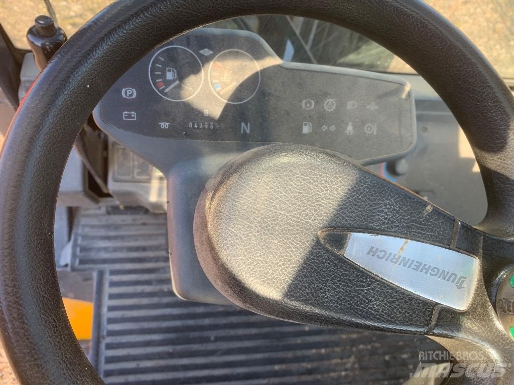 Jungheinrich DFG 320 Dieseltrukit