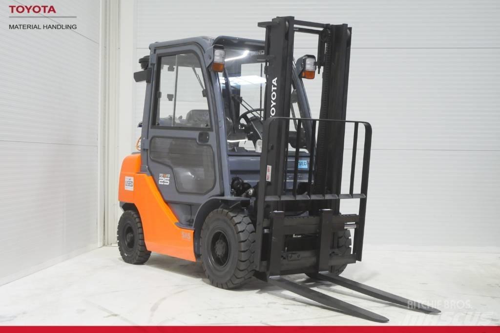 Toyota 02-8 FGF 25 Nestekaasutrukit