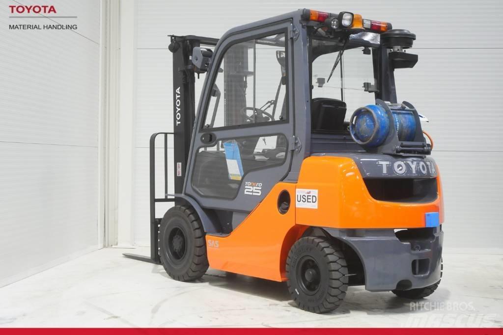 Toyota 02-8 FGF 25 Nestekaasutrukit