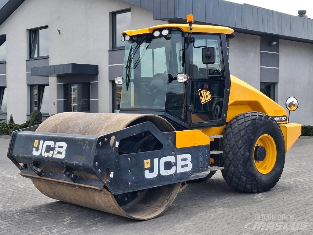 JCB VM 137 Yksivalssijyrät