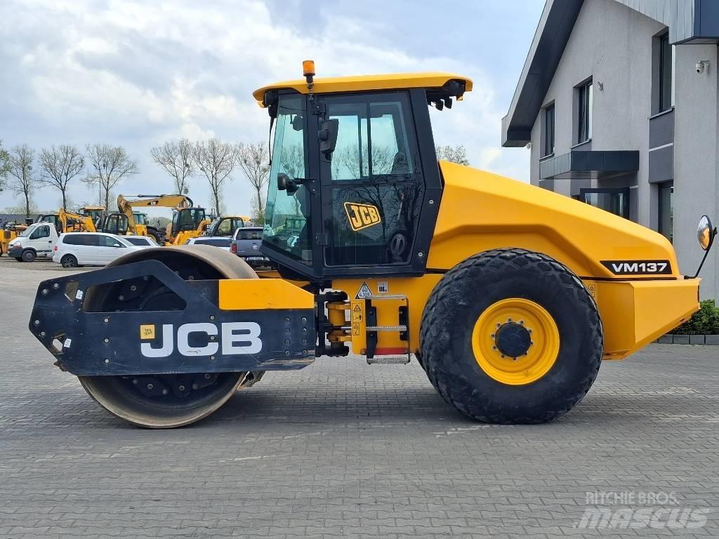 JCB VM 137 Yksivalssijyrät