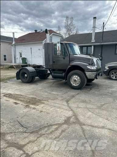 International 4400 Vetopöytäautot
