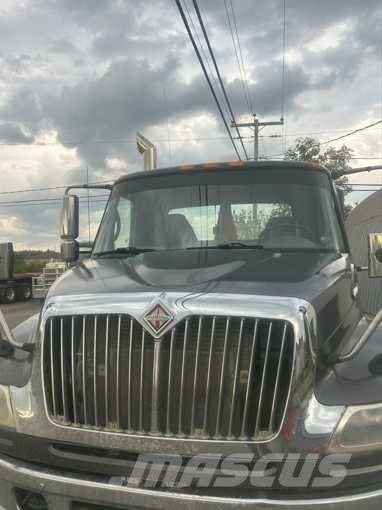International 4400 Vetopöytäautot