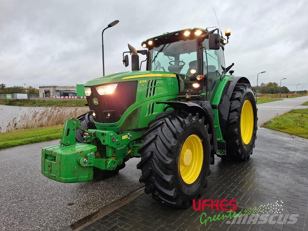 John Deere 6215 R Traktorit