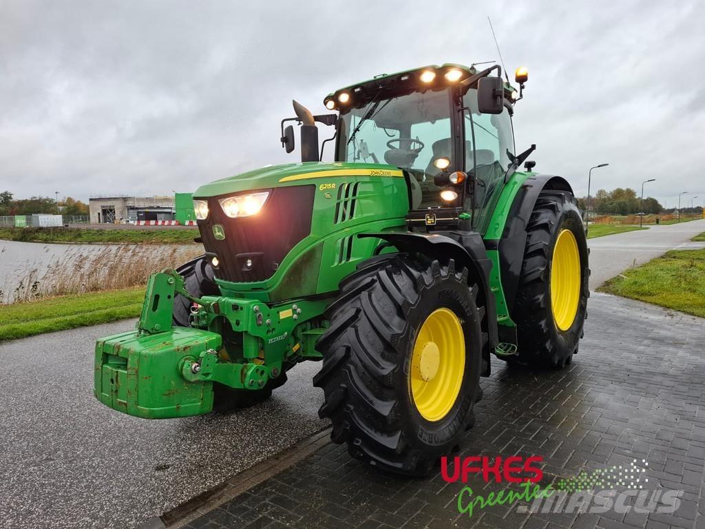 John Deere 6215 R Traktorit