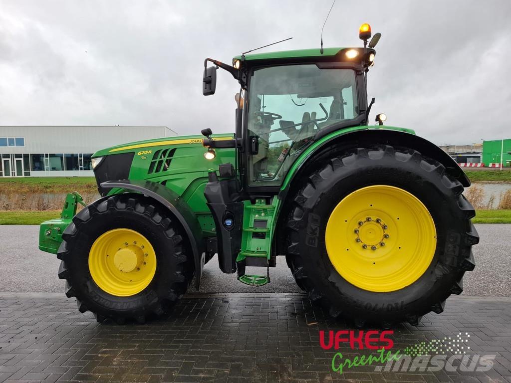 John Deere 6215 R Traktorit