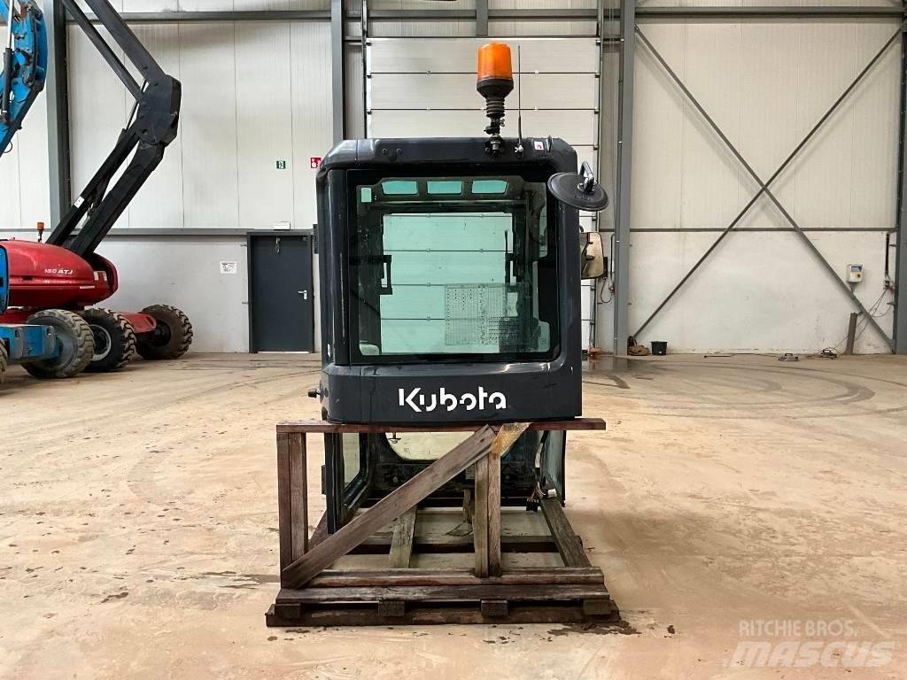 Kubota U 48-4 / U 55-4 Ohjaamo ja sisusta