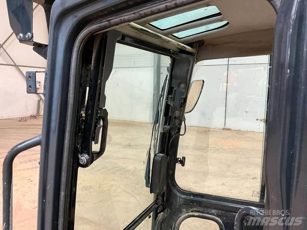 Kubota U 48-4 / U 55-4 Ohjaamo ja sisusta