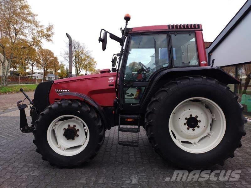 Valtra 6850 Traktorit