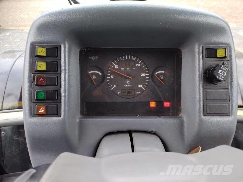 Valtra 6850 Traktorit