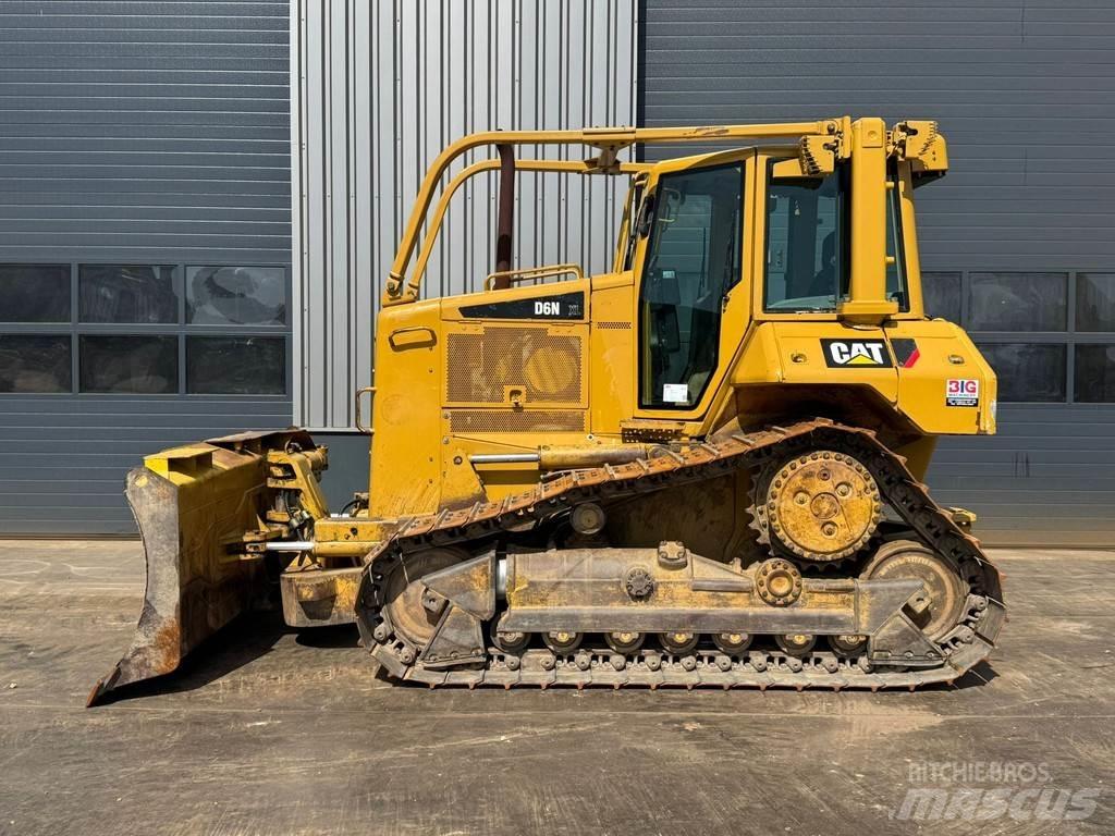 CAT D6N Telaketjupuskutraktorit