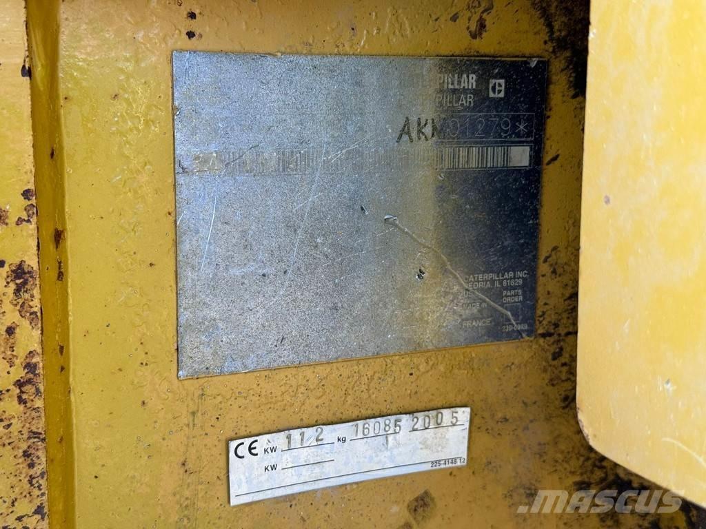 CAT D6N XL Telaketjupuskutraktorit