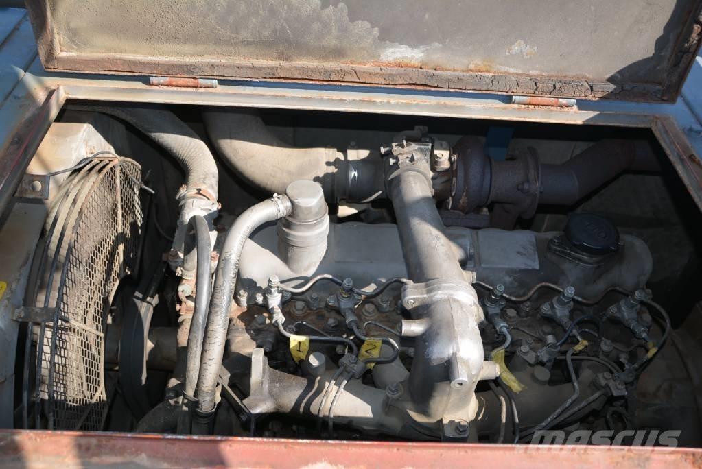 Hitachi KH 125-3 Tela-alustaiset nosturit