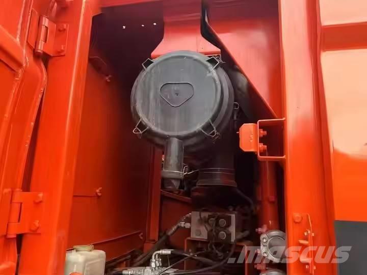 Doosan DX 225 LC Telakaivukoneet