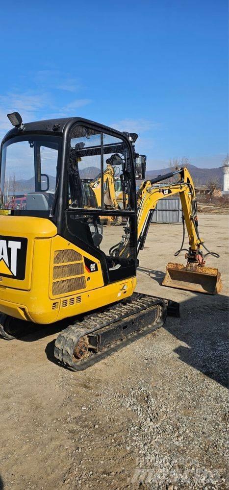 CAT 302.2 D Minikaivukoneet < 7t