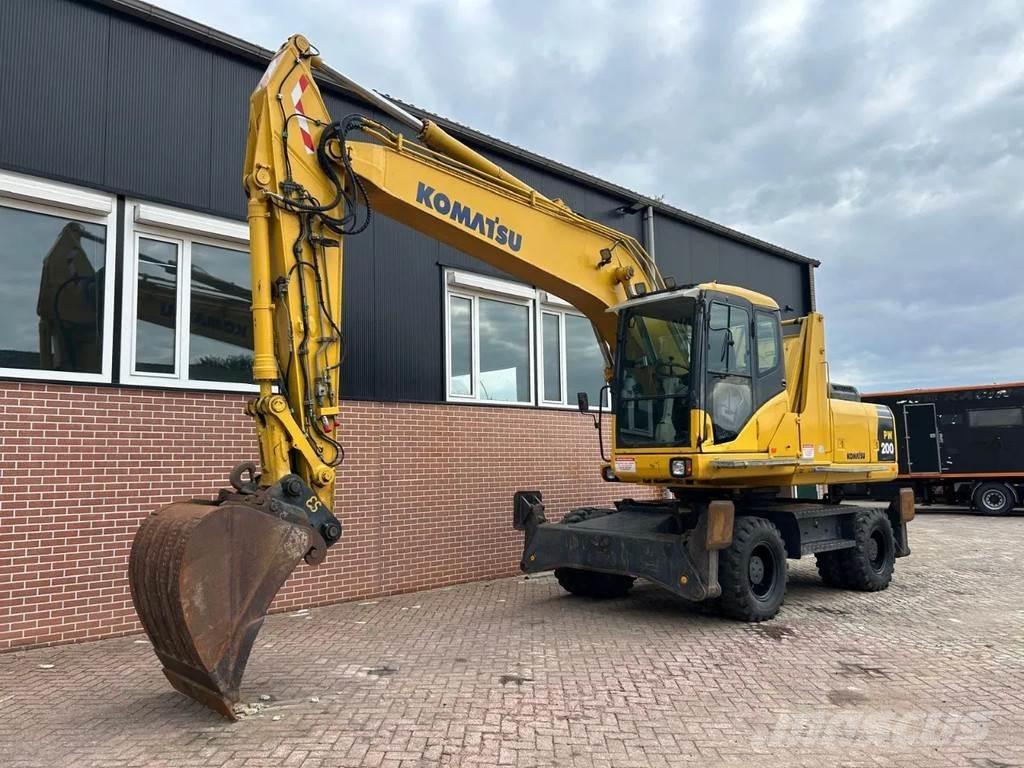 Komatsu PW200 Pyöräkaivukoneet
