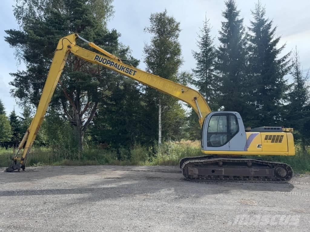 New Holland E 215 Pitkävartiset kaivinkoneet
