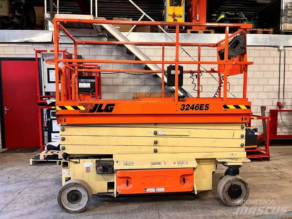 JLG 3246ES Saksilavat