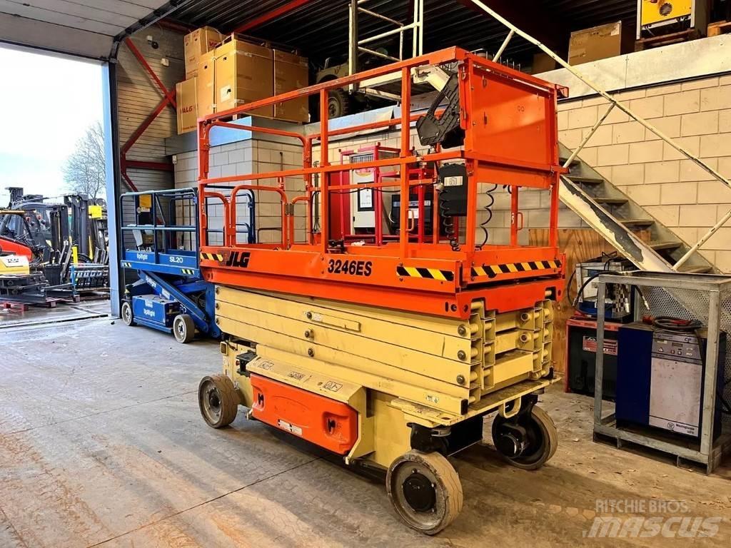 JLG 3246ES Saksilavat