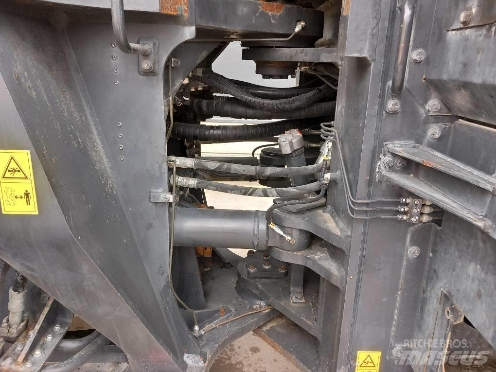 Komatsu WA500-7 Pyöräkuormaajat