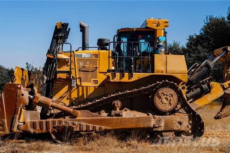 CAT D10T Telaketjupuskutraktorit