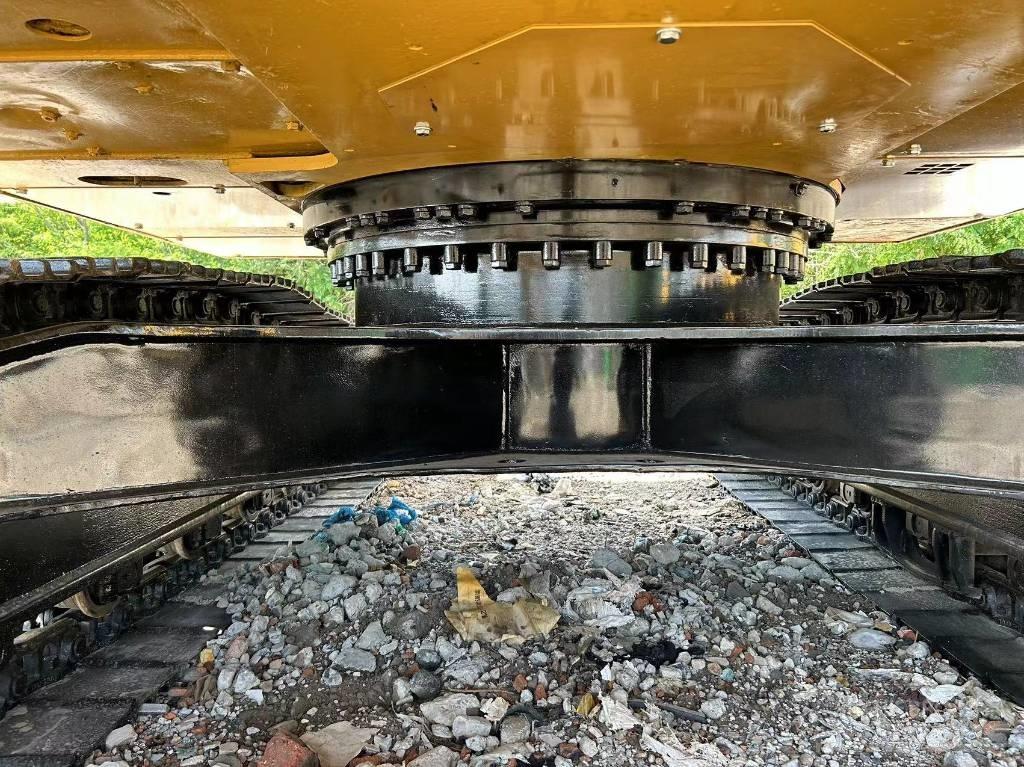 CAT 320 D2L Midikaivukoneet 7t - 12t