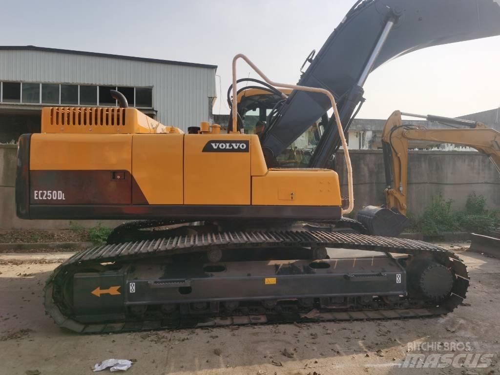 Volvo EC 250 D L Telakaivukoneet