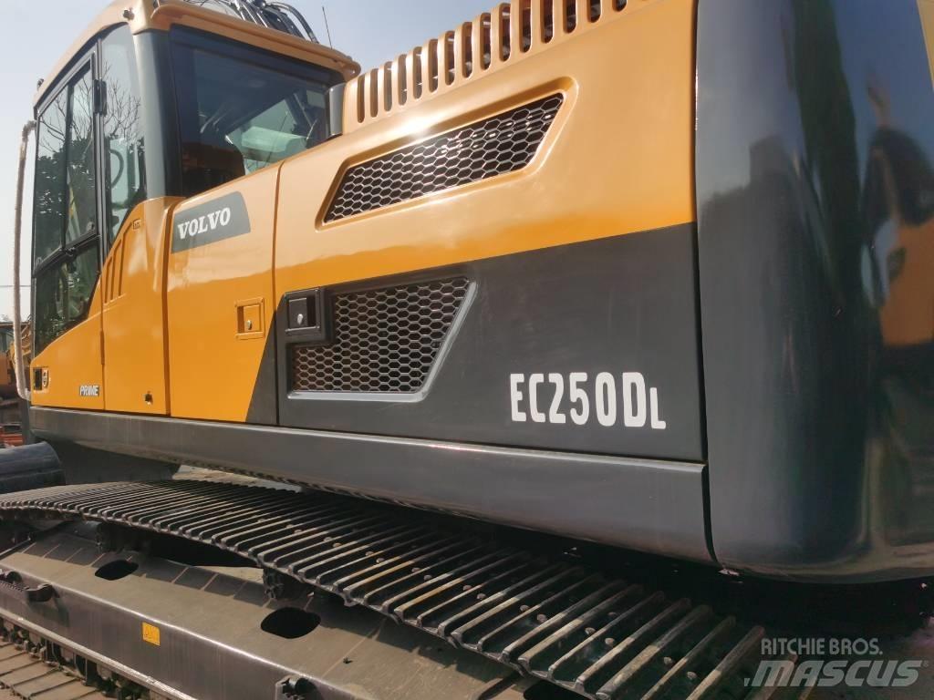 Volvo EC 250 D L Telakaivukoneet