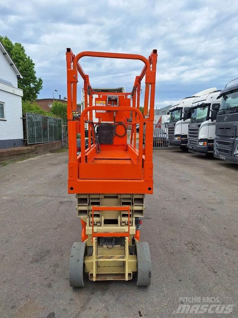 JLG 2030 ES Saksilavat