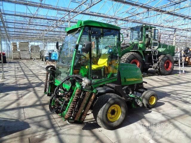 John Deere 3235C Päältäajettavat ruohonleikkurit