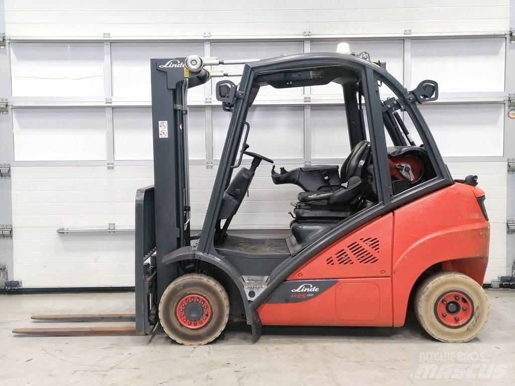Linde H25T-02 Nestekaasutrukit
