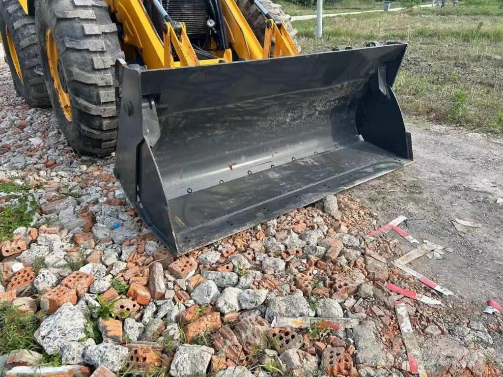 JCB 4CX Kaivurikuormaajat