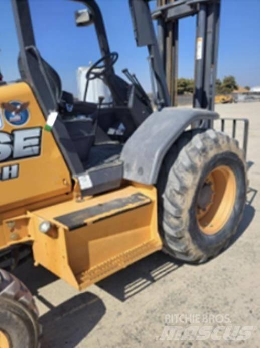 CASE 586H Maastotrukit