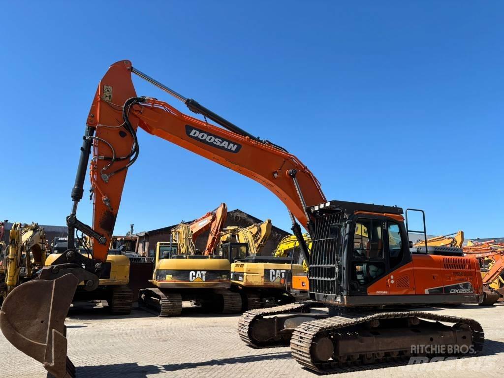 Doosan DX 255 NLC-5 Telakaivukoneet
