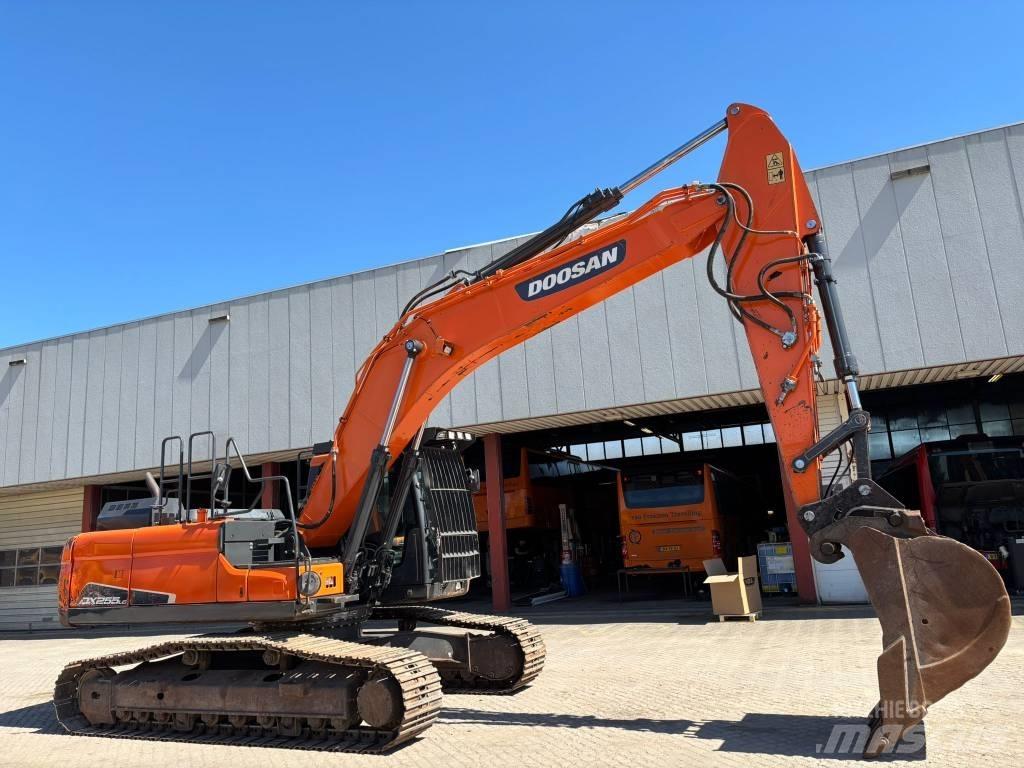 Doosan DX 255 NLC-5 Telakaivukoneet