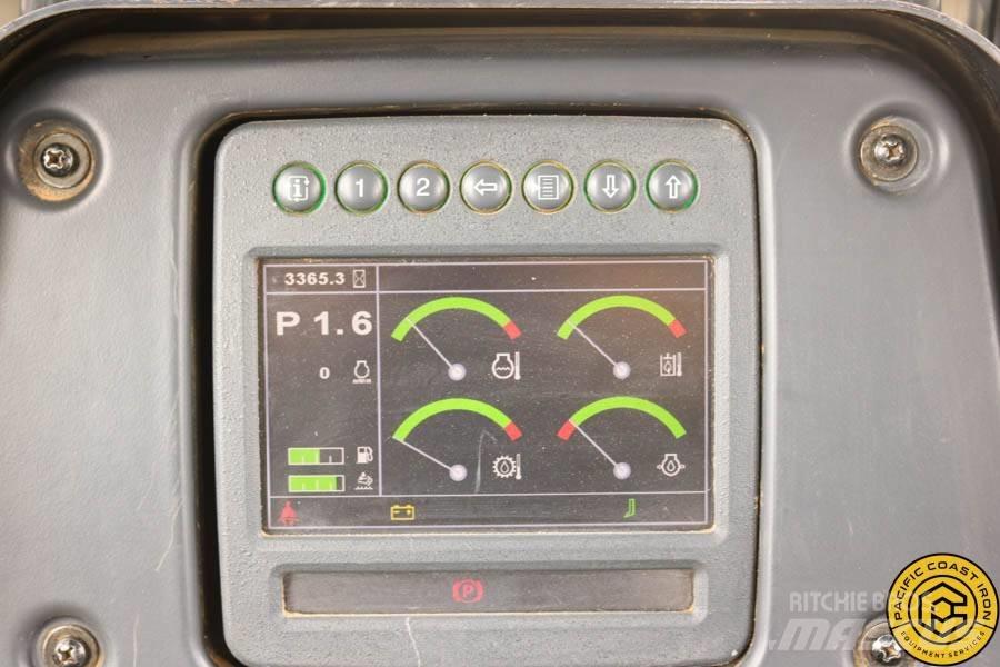 DEERE 750K XLT Telaketjupuskutraktorit