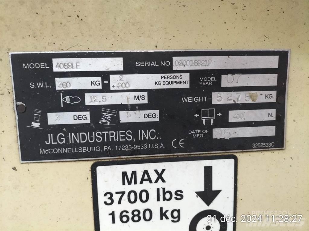 JLG 4069LE Saksilavat
