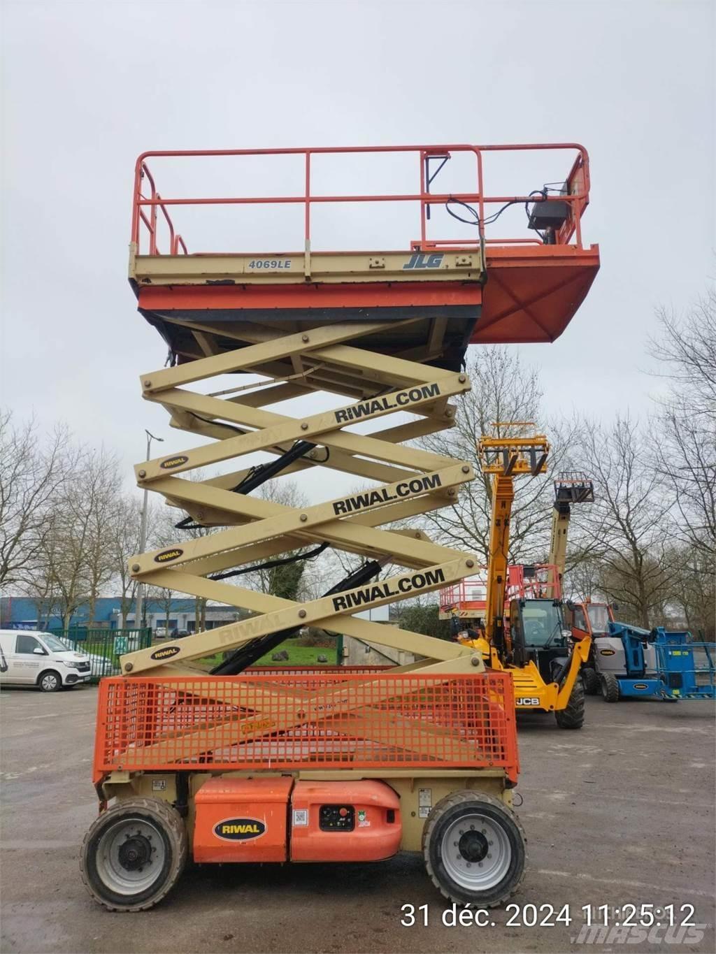 JLG 4069LE Saksilavat