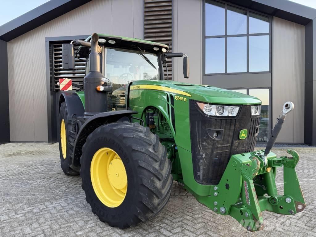 John Deere 8345 R Traktorit