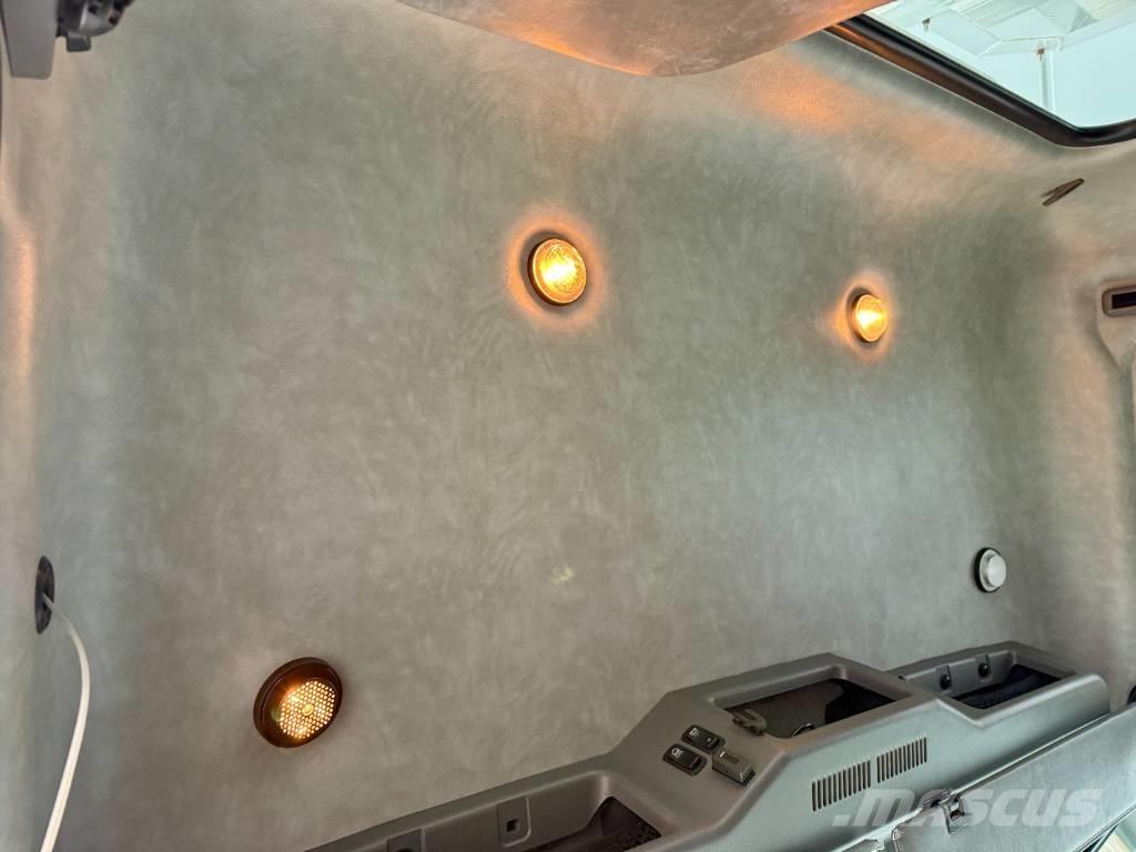 Mack GU813 Vetopöytäautot