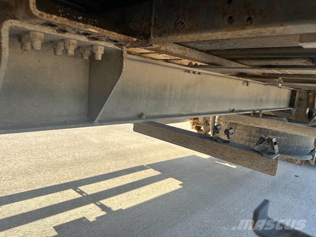 Kraker CF200 Walking floor-puoliperävaunut