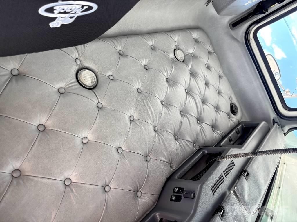 Mack CHU 613 Vetopöytäautot