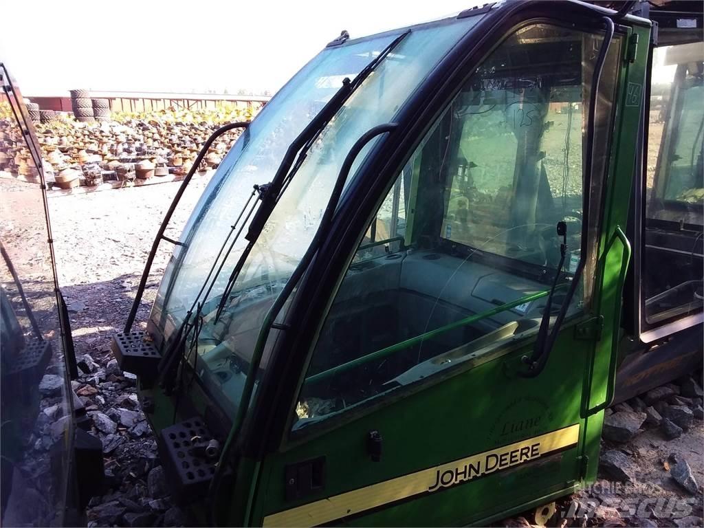 John Deere 1070d Ohjaamo ja sisusta