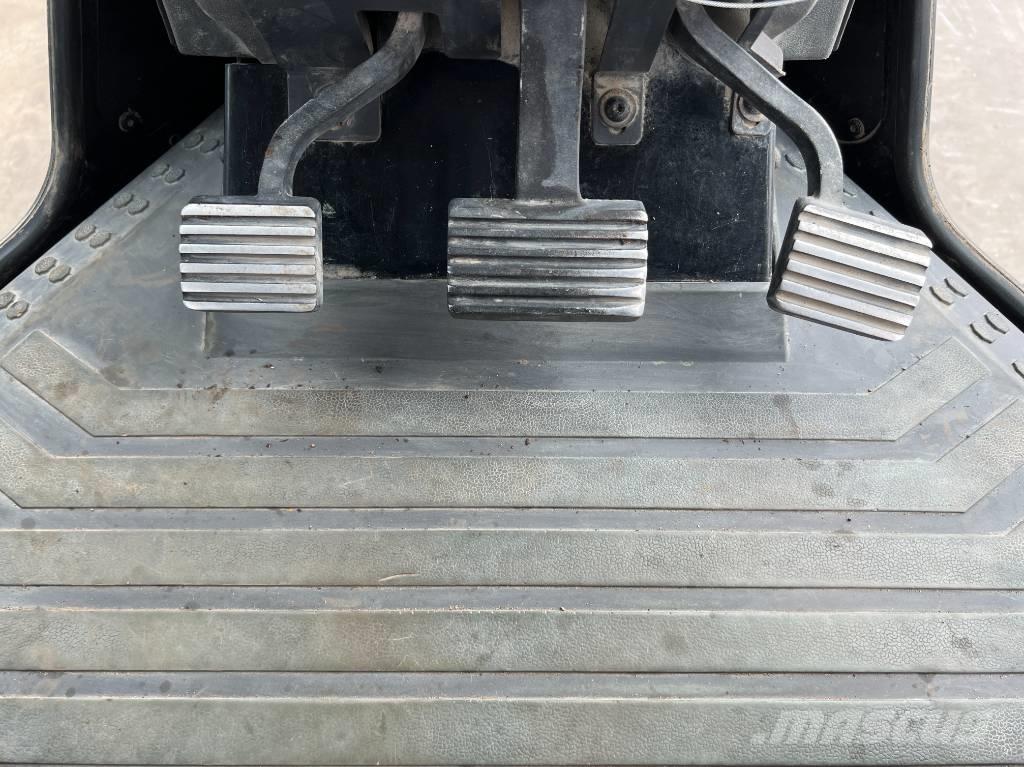 CAT 140M2 AWD Tiehöylät