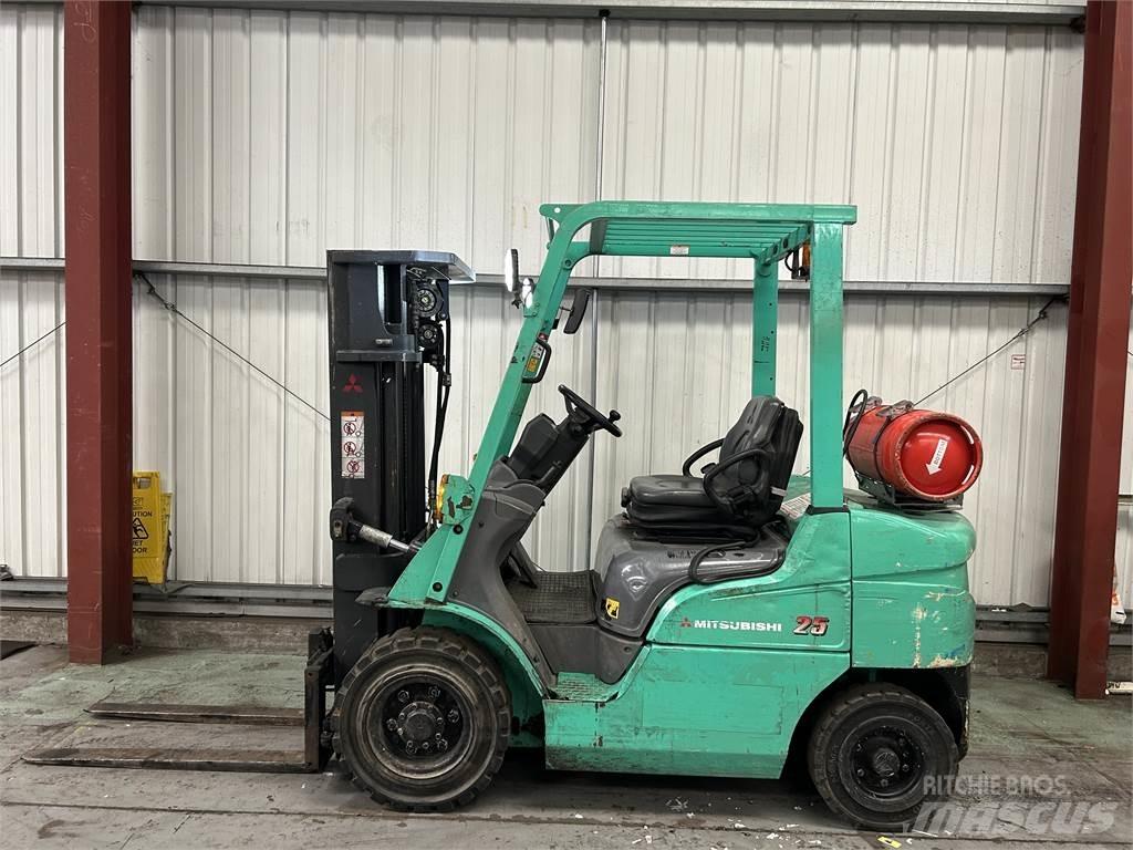Mitsubishi FG25NT Nestekaasutrukit